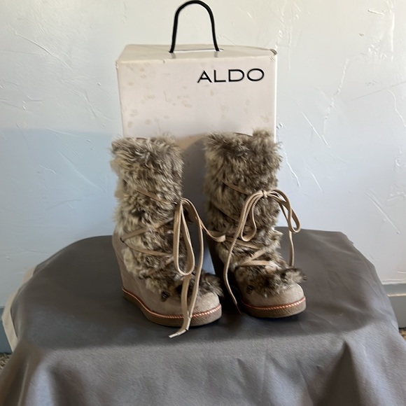 Furry high-heeled suede designer boots - Picture 9 of 11